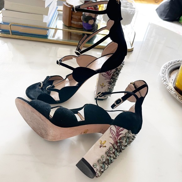 Giambattista Valli Suede Strappy Block heel Floral Beaded Design Black size 36.5